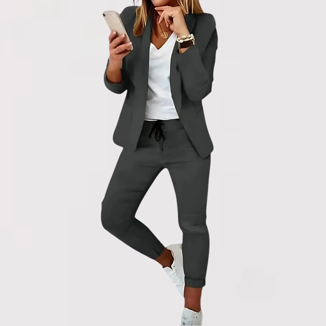 ALENA | ジャケット付きクラシックスーツ